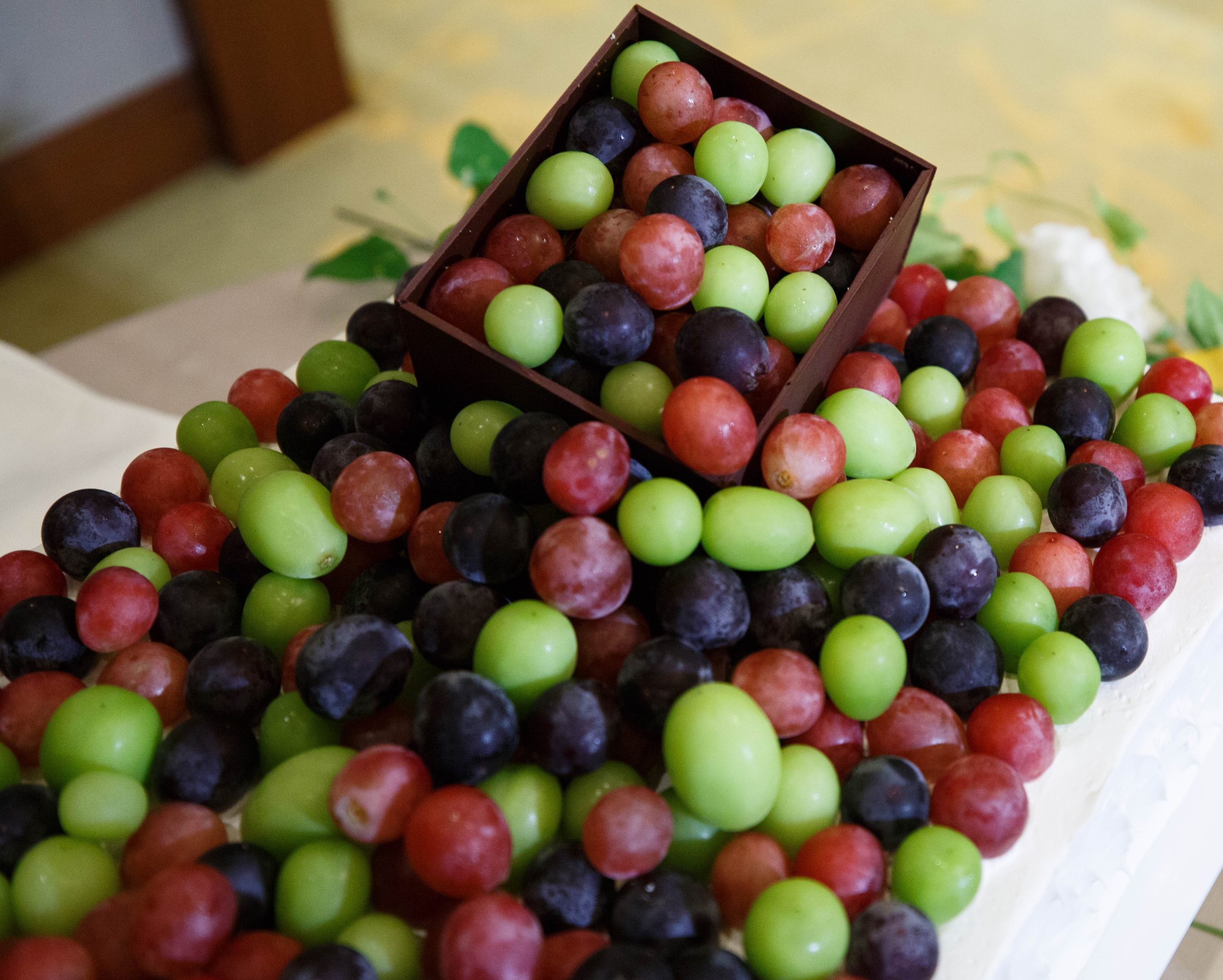 パレスホテル東京で結婚式 １段のウエディングケーキを可愛くデザインするヒント Kutaneco